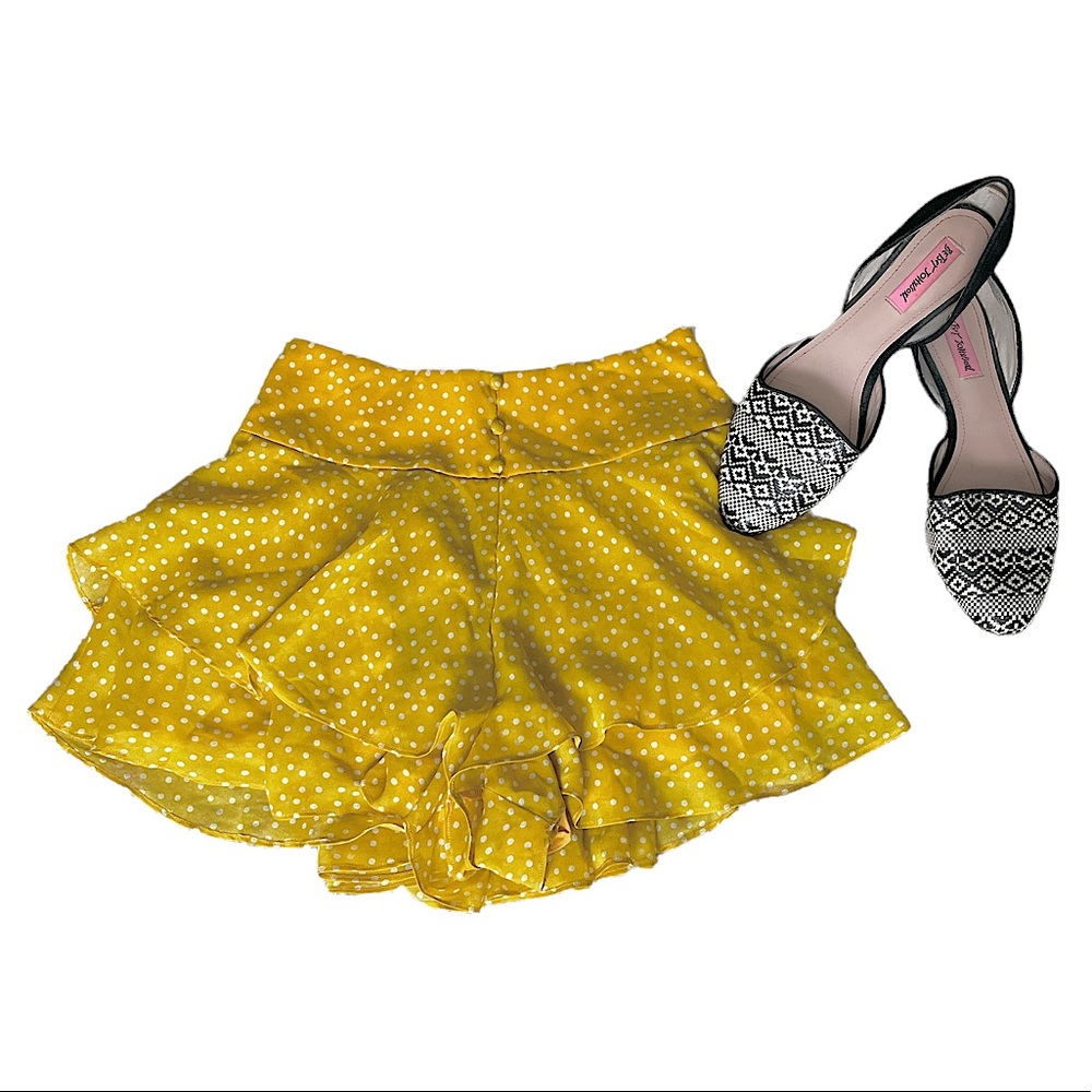LE RUMI yellow with white polka dot ruffle shorts size XS new with tags NWT